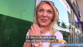PublicSex Sie wird im Freien am Spieß gebraten, um einen Hot-TV-Job zu bekommen