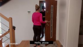 Hot Wife Sucked Pizza Delivery Guy to Get His Sauce on Pizza