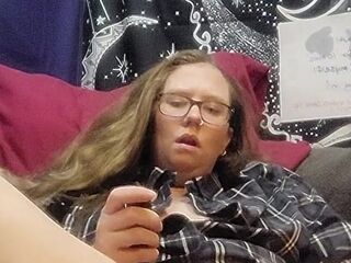 OOZING MOIST CUNT - Hawt playgirl finger screwing her twat untill I squirt!