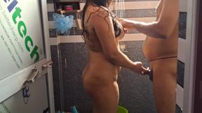 Lund ki pyasi Nisha Bhabhi ne karwayi bathroom mein  chudai