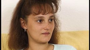 Schuechternes teen beim ersten Dildo casting