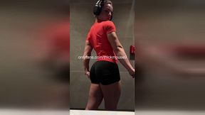 TikTok Accident: Muscular 18yo Flashes Moist Vagina Live!