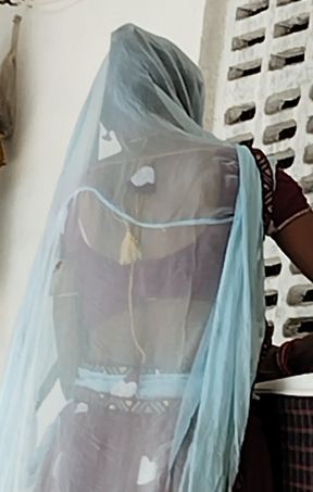 Hot pushpa bhabhi bathroom me boobs ko sahla rahi