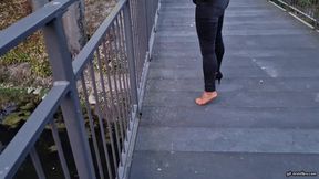 I lost my black Shoe from the bridge into the water HD wmv 1920x1080