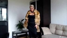 Mature Webcam Star AimeeParadise in a Fur Coat Teases with Smoke and Kinky Fun!
