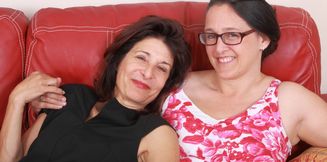 These hairy housewives love eating each other's pussy