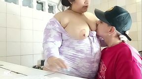 Pongo camara escondida en la cocina para grabar lo rico que me folla mi hijastro cuando estamos solos en casa - Parte 1