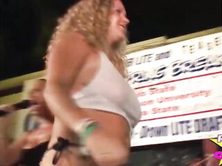 Spring Breakers Flashing Pussy in a Spring Break Contest
