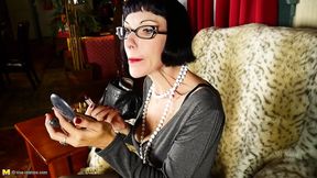 Mature skinny nerd mother with very hungry cunt
