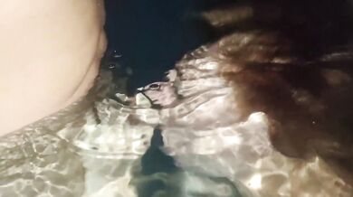 Mermaid gave a blowjob underwater and spread her wet pussy