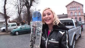 Alexa auf der Strasse eingesammelt und gefilmt