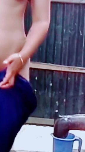 The neighbor saw me taking a bath, showing my friend dancing and masturbating together.   Clip 1
