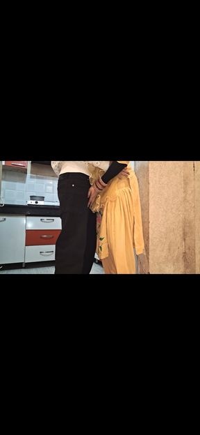 Desi housewife ki chudai ki kitchen me salwar utar kar