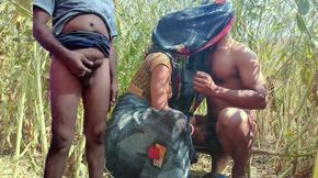 Bengali husband left his wife in the jungle and made her pregnant.desi dehati bhabho ko bhaiya ne gaon ke khet mo bur pela.hindi viral sex video