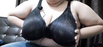 Indian Bbw Chubby Bhabhi Doing Cam Show and sharing her Story