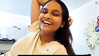 Indian Tamil Wifey Displays Fun bags on VC and Nailing