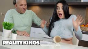 Hot Porn - Kira Queen mag alles an dem neuen Haus, besonders den großen Schwanz des heißen Besitzers