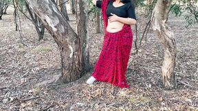 Horny Indian Housewife Cheating with Friend - Giving Deep Throat in Outdoor - Saree Sex