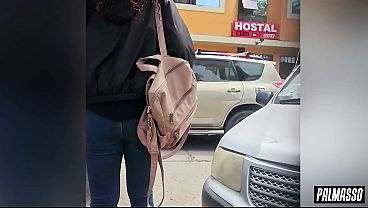 EN LA CALLE, una se&ntilde_ora infiel madurita es pillada y termina follando con un joven desconocido, antes de que llegue su esposo a casa.