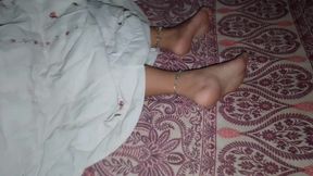 Entering Indian stepmother's room under the pretext of being scared alone at night - Hindi audio