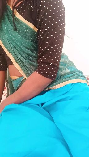Mallu girl in saree. Hot boobs and paussy