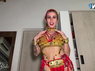 Chica Árabe cabalga una gran verga latin chick con su enorme culo - KATTY BLAKE II
