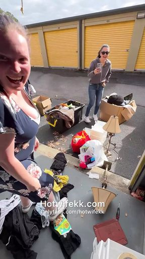 Storage unit auction ends in public FFM quickie