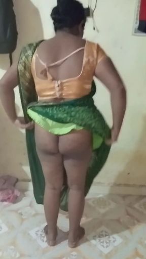 deshi aunty saree change &amp; showing pussy   Clip 1