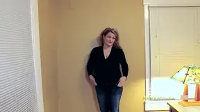 Busty blonde Laura gives a horny sloppy deepthroat