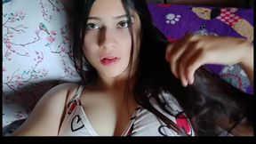 Indian college girl masturbates and shows her pussy live