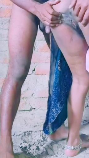 Bangali dehati village housewife ko husband ne ghori bana ke boudi me chod ke viray gira diya . hindi viral sex videos   Clip 1