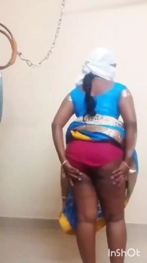 Tamil Aunty Dirty Talk Showing Boobs and Pussy