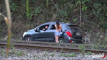 Foi fazer xixi no mato e levou rola preta do neg&atilde_o - Amanda Borges - Higor Negrao