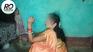 Shadi me shali ko bullakar party me mokka pakar chudai ghori banakar chudai Saree full removing