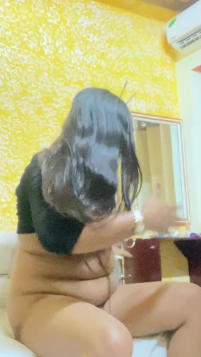 We went to the hotel while wearing a sari and fucked each other. When Devor came to fuck my pussy, his cum came out&hellip;   Clip 1