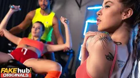 Sexhub - gym bro sneakily fucks hot fit babe behind his girlfriends back ending in threesome