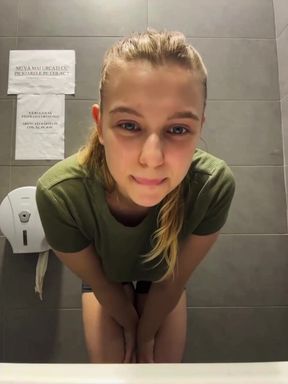 Extreme Squirt. Big Ass Sit on the Cam