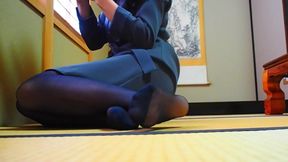 Feet - Relaxing in Japanese-style Room