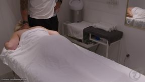 Client Switches Roles and Turns into the Masseuse!