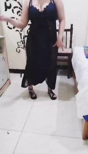My wife dances, shakes and arouses us so that I can fuck her with the heat of intercourse