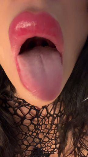Lips content creator ask for more private content