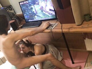 Sucking a large cock underneath the table whilst this chab's playing World of Warcraft - Lovessie