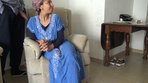 Turkish mature cuckold wife lets african immigrant cum inside her mouth