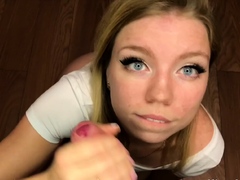 Cute teen make sloppy blowjob amd get facial