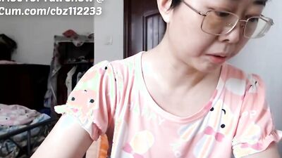 Asian Mature MILF Loves Making Herself Cum on Cam