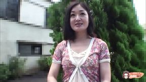 Old asian lady shows how much experience she has and gets creampied