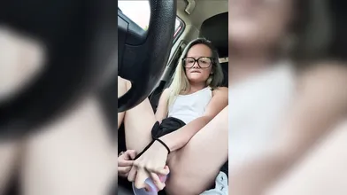 Risky Car Jerking-off