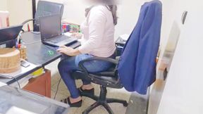 I Finally Got My Coworker to Fuck Me in My Office Parte 1